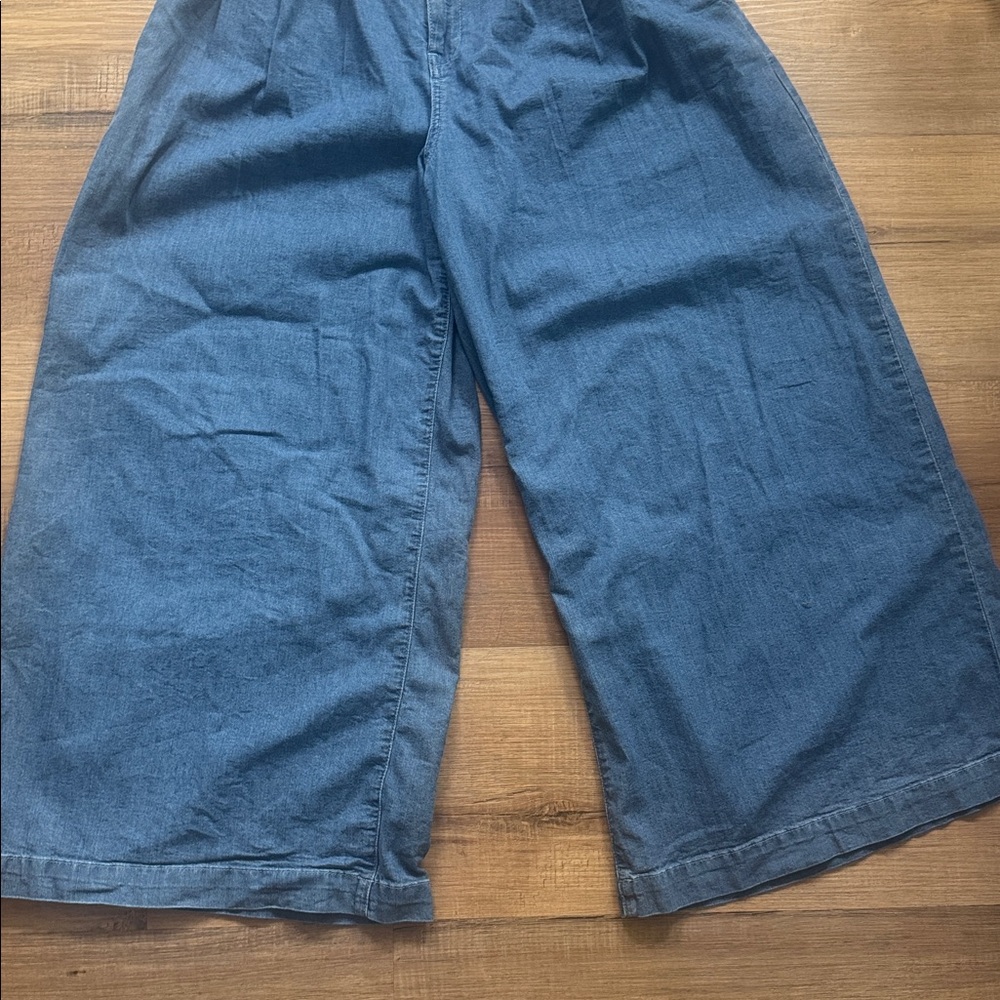 Limited Edition Gap × DÔEN Women’s Pleated Denim
Wide Leg Trousers - Size 28 - Picture 4 of 6